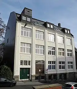 Außenansicht des Gebäudes, ein Altbau in Wuppertal.