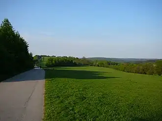 Der Scharpennacker Weg, der über den Bergrücken Scharpenacker Berge führt