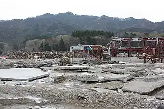 Zerstörte stahlbewehrte Gebäude (Foto: 30. April 2011)