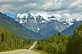 Der Yellowhead Highway Richtung Mount Robson (3954 m)