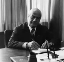 Zabihollah Safa in seinem Büro in Teheran, ~ 1975