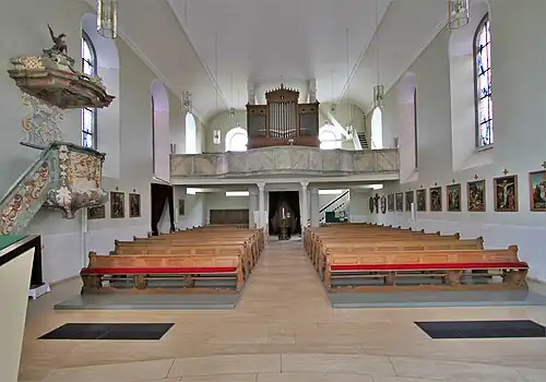 Innenansicht; Blick zum Eingangsportal