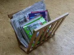 Zeitungsständer für den Haushalt