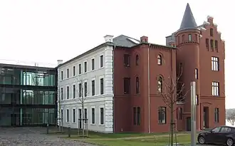 Sanierte „Direktorenvilla“ (ehemalige Direktionsverwaltung) mit Erweiterungsbauten