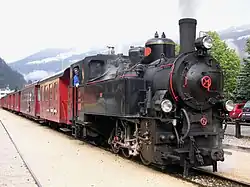 Dampfzug der Zillertalbahn im Bahnhof Zell am Ziller