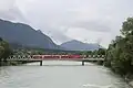 Wendezug der Zillertalbahn auf der Brücke über den Inn bei Jenbach