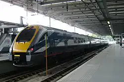 Zug der Midland Mainline in St.&nbsp;Pancras&nbsp;Station (Juni&nbsp;2007)