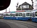 Ein motorisierter Anhänger des Typs «Tram 2000» Be 2/4 im Einsatz hinter einem regulären Triebwagen