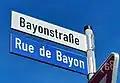 Zweisprachige, deutsch-französische Beschilderung der Bayonstraße im niederrheinischen Straelen