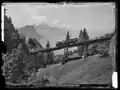 Die Vitznau-Rigi-Bahn beim Überqueren der Schnurtobelbrücke, im Hintergrund der Pilatus, Foto: Bruno Wehrli, 1906