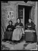 Loco TI, drei Frauen am Strohflechten (1933)