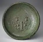 Bronze-Wassergefäß mit gewundenem Drachenmuster, späte Shang-Dynastie (ca. 14. bis Mitte des 11. Jahrhunderts v. Chr.)