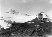Hotel Dreisprachen­spitze in der Schweiz und österreichische Unterkunftshütte (1914–1918)