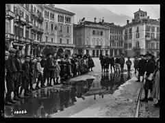 Locarno TI, Schulkinder, Piazza del Mercato (ca. 1900)