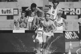 Eddie Leddy (hier mit Nr&nbsp;154 bei einem Hindernislauf der Europameisterschaften 1974) schied als Elfter des ersten Vorlaufs&nbsp;aus